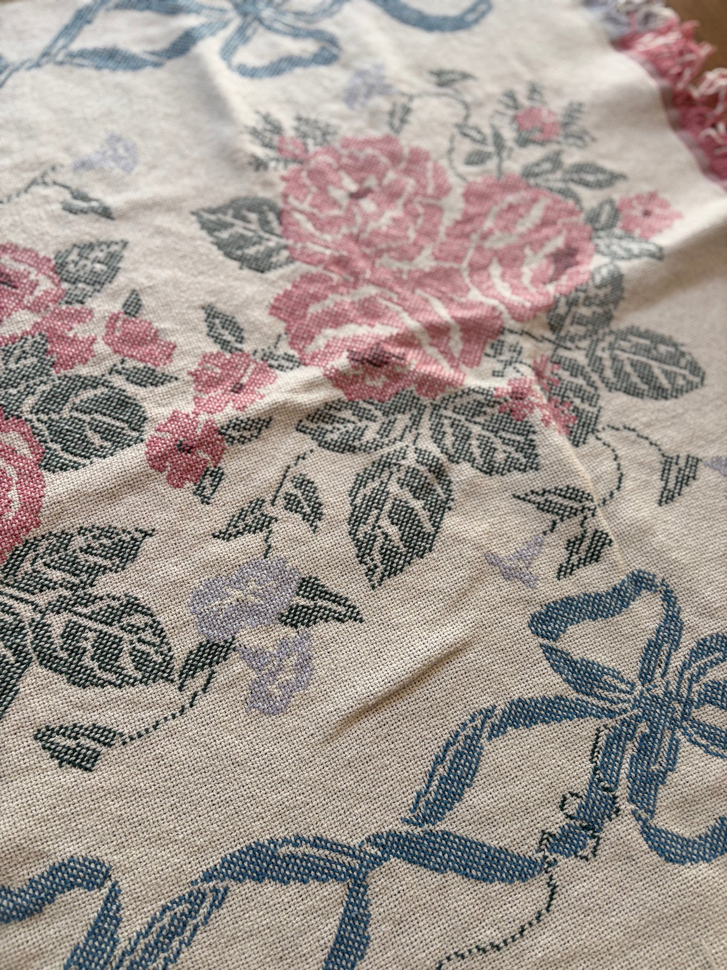 Woven Tapestry Throw Blanket with Bows and Roses