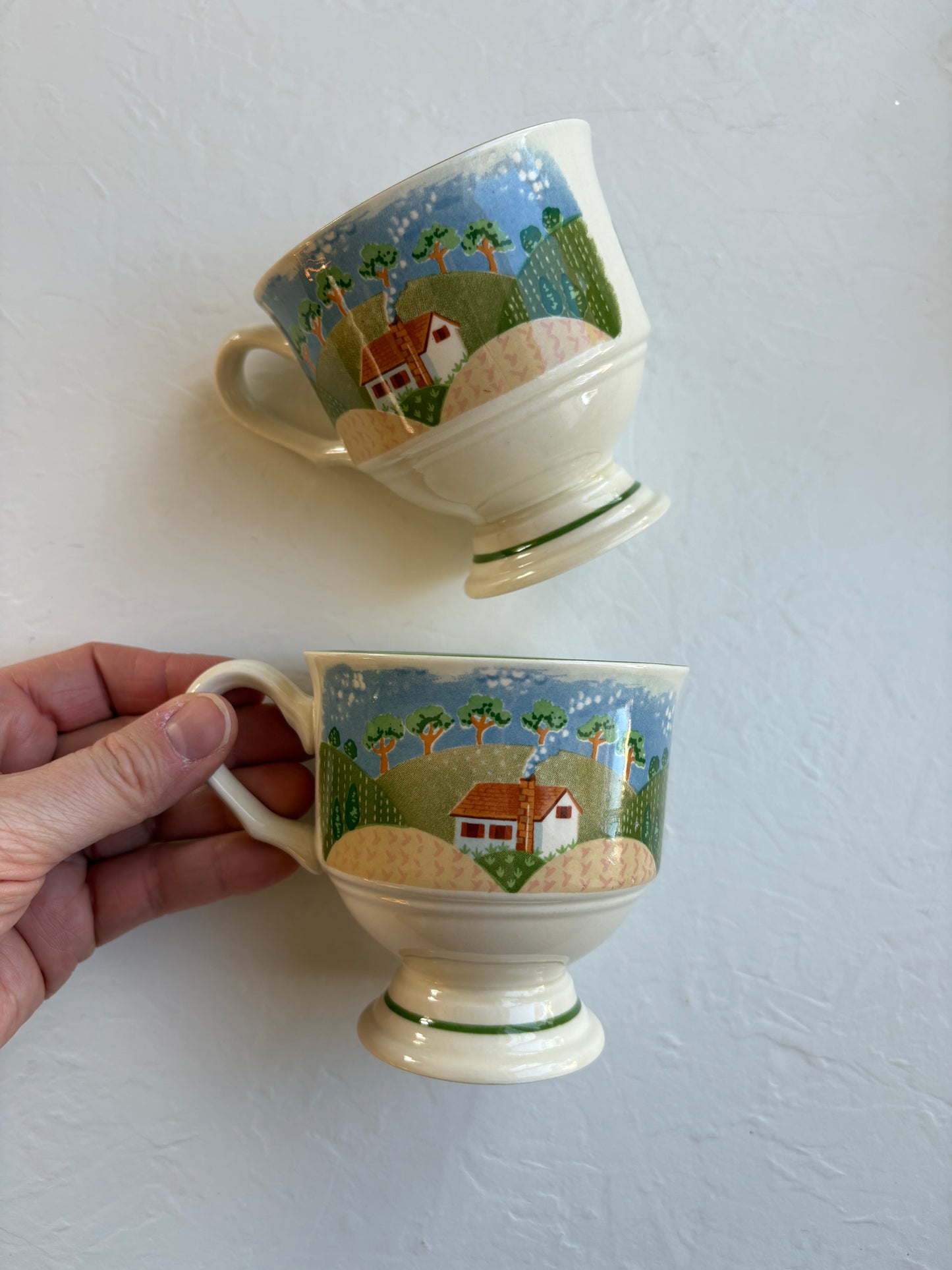 Sangostone Country Cottage Pedestal Mugs