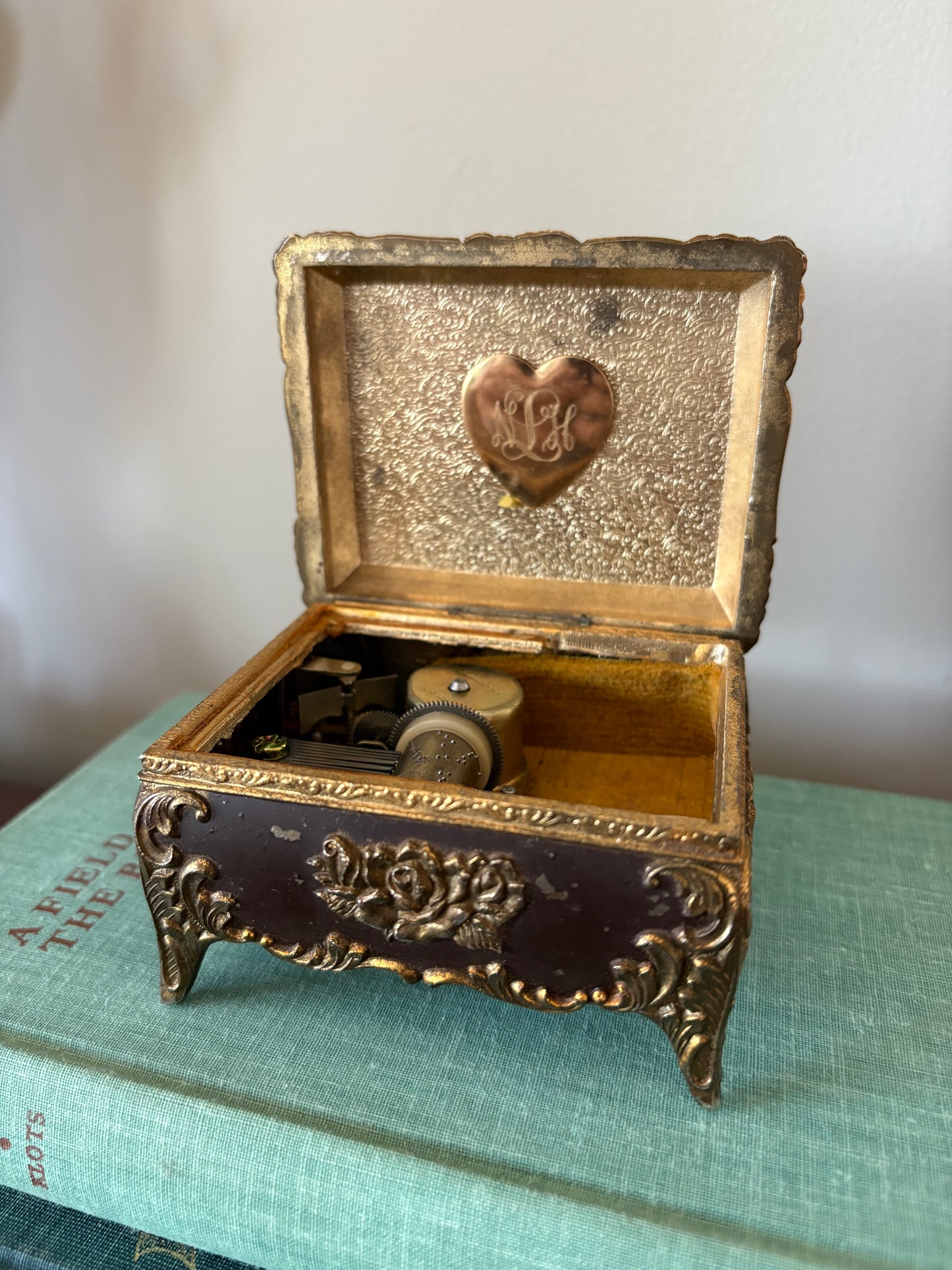 Music Box with Bird detail