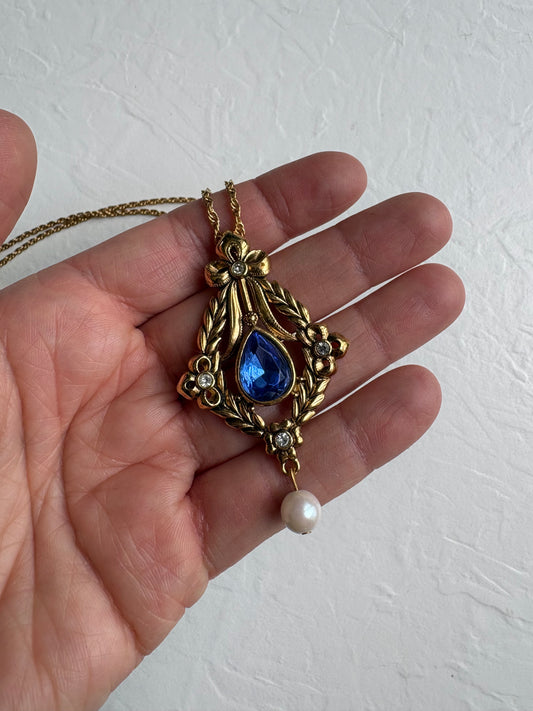 Vintage Avon Bold Traditions Neckalce