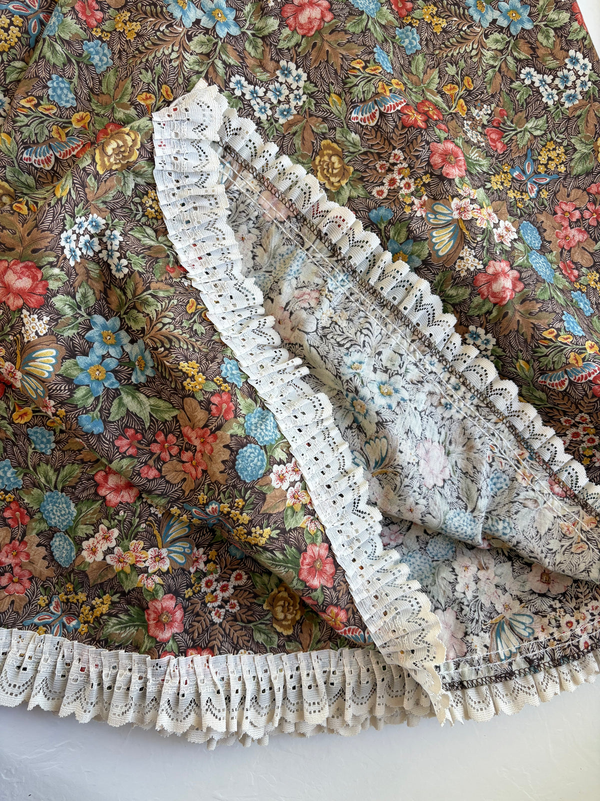 Floral Tablecloth with Lace Trim