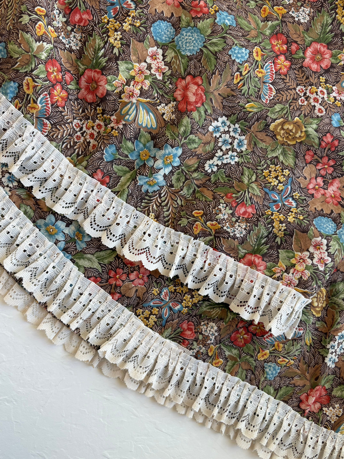 Floral Tablecloth with Lace Trim
