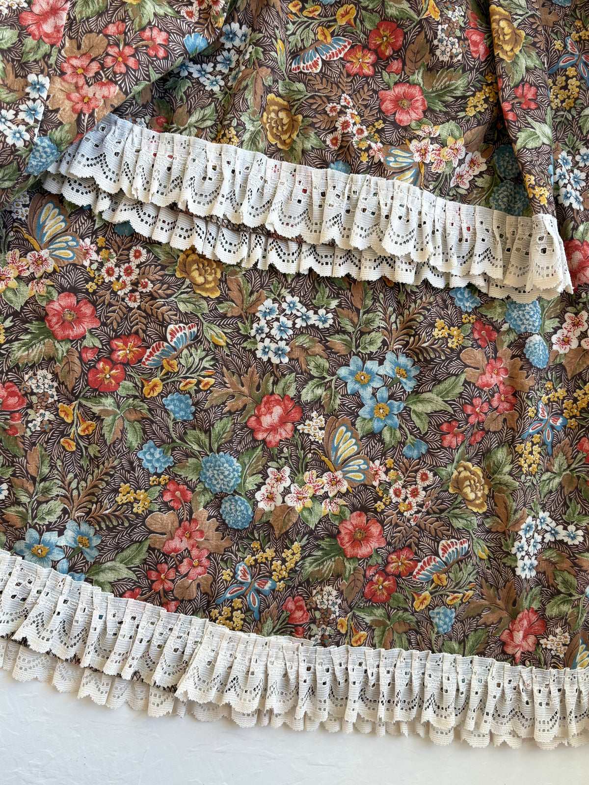 Floral Tablecloth with Lace Trim